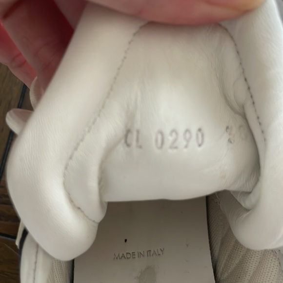 Barley used LV sneakers - Picture 2 of 3